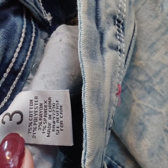 Almost Famous- Light WASH Distressed Jeans Patches Edgy Funky Sz.3 - Picture 8 of 8